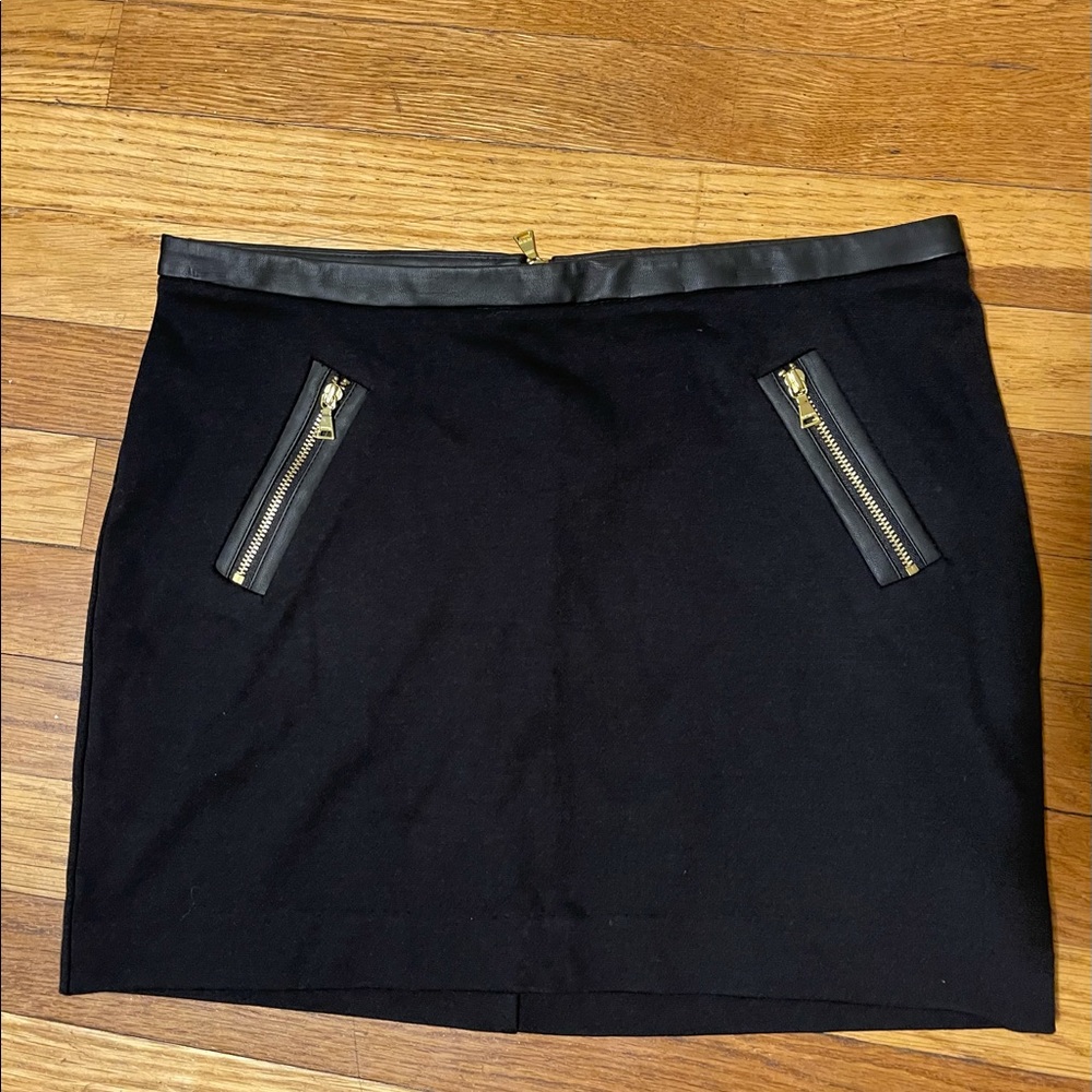 Mid rise mini skirt faux leather trim zippers